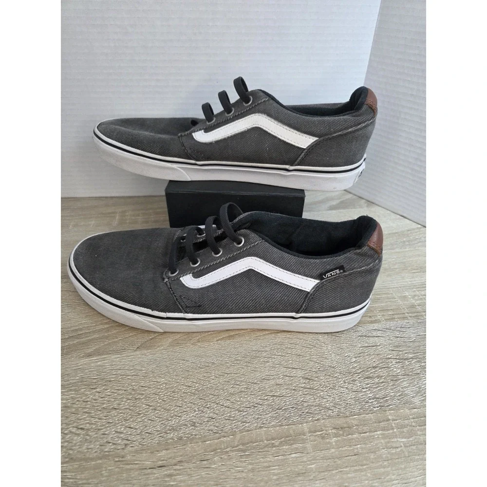 VANS GREY DENIM  LOW TOP SKATEBOARD SHOES‎ with elastic faux laces. Mens Size 9